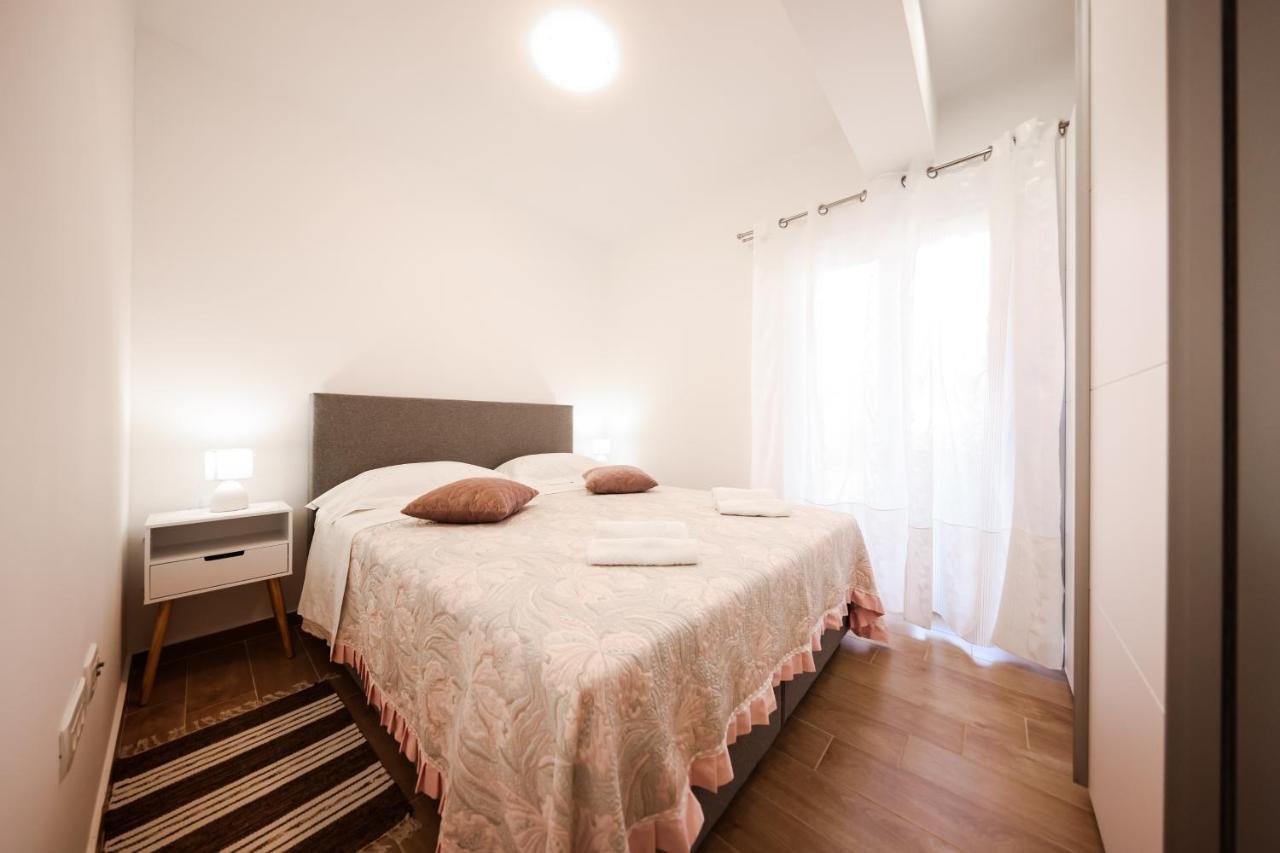 Apartment Puntamika Villa De Rosa - Ground Floor Zadar Exterior photo